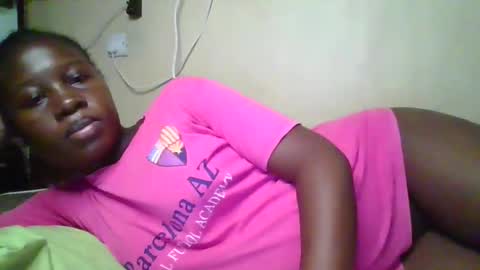 Snapshot of happy_dimple chatting on October 26, 2025, 8:37 pm happy_dimple online show from October 26, 2025, 8:37 pm