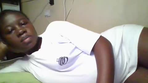 Snapshot of happy_dimple chatting on October 29, 2025, 12:07 pm happy_dimple online show from October 29, 2025, 12:07 pm