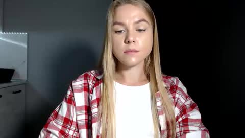 happy_fox_ online show from September 20, 2025, 9:38 pm