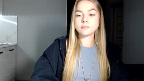 happy_fox_ online show from September 22, 2025, 8:55 pm