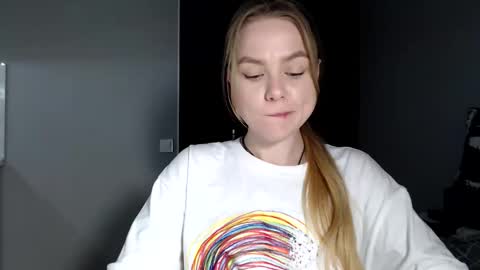 Snapshot of happy_fox_ chatting on March 10, 2026, 9:53 pm happy_fox_ online show from March 10, 2026, 9:53 pm