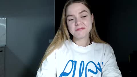 Snapshot of happy_fox_ chatting on March 24, 2026, 9:09 pm happy_fox_ online show from March 24, 2026, 9:09 pm