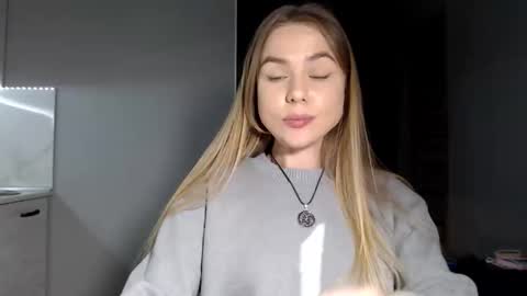 happy_fox_ online show from May 1, 2026, 9:08 pm