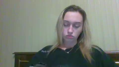 Snapshot of happyanjelika chatting on October 11, 2025, 5:22 pm Anjelika online show from October 11, 2025, 5:22 pm