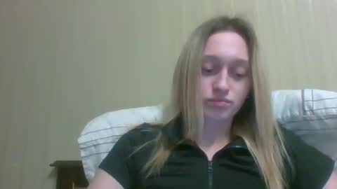 Snapshot of happyanjelika chatting on October 12, 2025, 4:17 pm Anjelika online show from October 12, 2025, 4:17 pm