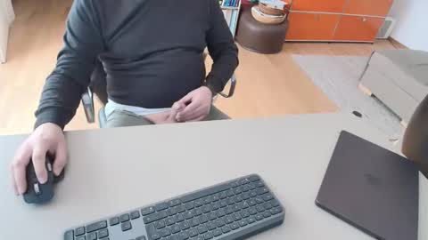 Snapshot of happybugger chatting on March 28, 2026, 9:42 am Cum for you online show from March 28, 2026, 9:42 am