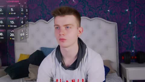 happydeimos online show from April 18, 2026, 9:37 pm