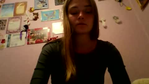 Snapshot of happyemily18 chatting on October 30, 2025, 8:31 pm happyemily online show from October 30, 2025, 8:31 pm