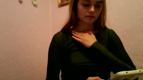 Snapshot of happyemily18 chatting on November 11, 2025, 7:25 pm happyemily online show from November 11, 2025, 7:25 pm