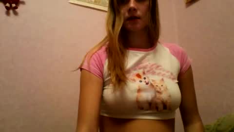 Snapshot of happyemily18 chatting on November 25, 2025, 9:59 pm happyemily online show from November 25, 2025, 9:59 pm