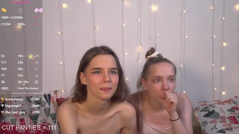 Snapshot of happynewdear chatting on January 5, 2025, 10:21 am Evy  online show from January 5, 2025, 10:21 am