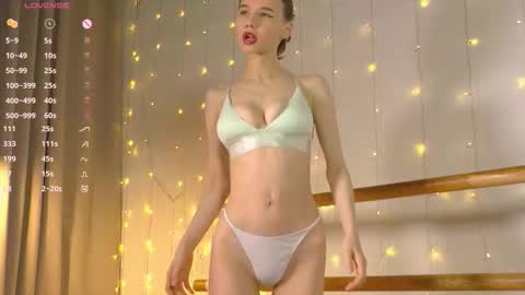 Snapshot of happynewdear chatting on February 20, 2026, 12:51 am Evy online show from February 20, 2026, 12:51 am