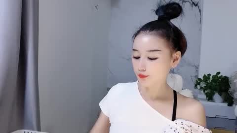 Snapshot of happysweety1688 chatting on October 10, 2025, 5:50 am happysweety1688 online show from October 10, 2025, 5:50 am