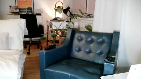 Chris online show from October 15, 2025, 7:36 pm