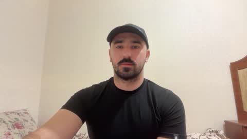 Snapshot of hard_to_obey chatting on October 16, 2025, 6:31 pm Vadim online show from October 16, 2025, 6:31 pm