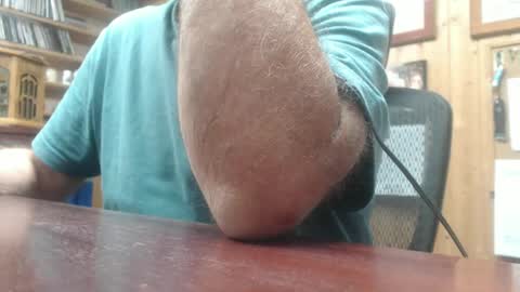 Snapshot of hardbuns chatting on December 4, 2024, 7:06 am Brad online show from December 4, 2024, 7:06 am