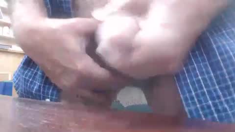 Snapshot of hardbuns chatting on December 10, 2024, 12:06 am Brad online show from December 10, 2024, 12:06 am