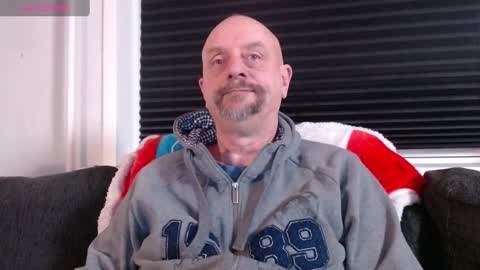 MrLazy online show from January 3, 2025, 8:32 pm