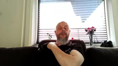 Snapshot of hardmrlazy chatting on April 8, 2026, 10:15 am MrLazy online show from April 8, 2026, 10:15 am