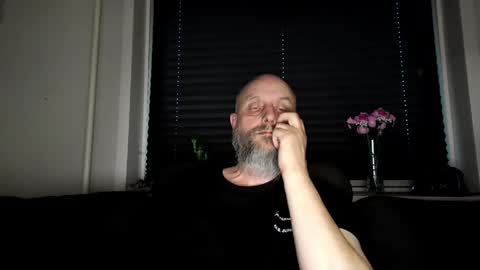 Snapshot of hardmrlazy chatting on April 9, 2026, 6:24 pm MrLazy online show from April 9, 2026, 6:24 pm