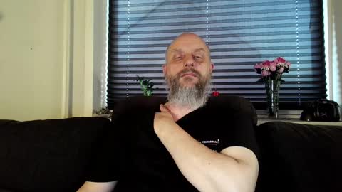 Snapshot of hardmrlazy chatting on April 16, 2026, 5:47 pm MrLazy online show from April 16, 2026, 5:47 pm