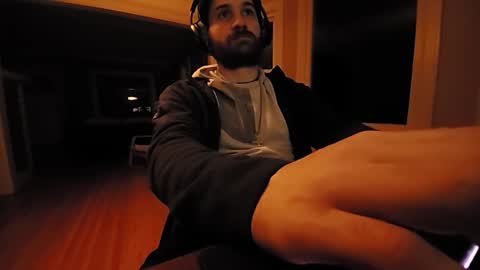 Tom online show from October 26, 2025, 12:00 pm