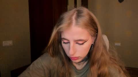 Julia online show from December 2, 2025, 5:24 am