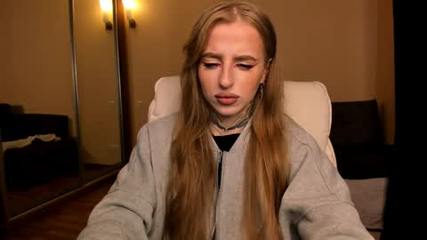 Snapshot of harley_kimm chatting on May 16, 2026, 5:15 am Julia online show from May 16, 2026, 5:15 am