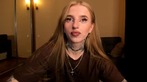 Snapshot of harley_kimm chatting on June 17, 2026, 5:43 am Julia online show from June 17, 2026, 5:43 am