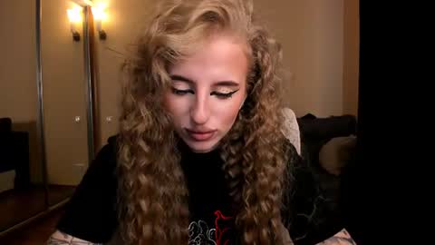 Snapshot of harley_kimm chatting on August 5, 2026, 5:32 am Julia online show from August 5, 2026, 5:32 am