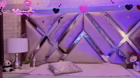 Snapshot of harperwest_ chatting on March 4, 2026, 8:37 pm Harper online show from March 4, 2026, 8:37 pm