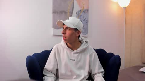   H  K   online show from September 23, 2025, 12:19 pm