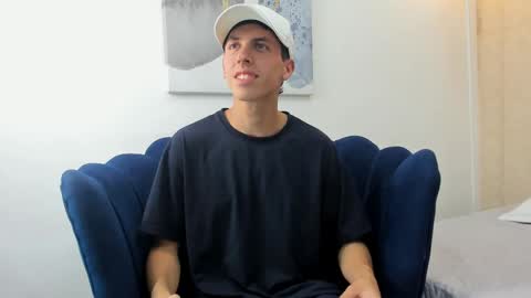   H  K   online show from October 2, 2025, 8:27 pm