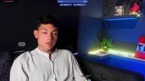 Snapshot of harrydavidsonx chatting on April 12, 2026, 12:37 am ... online show from April 12, 2026, 12:37 am