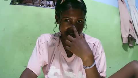 Snapshot of hasleyinah chatting on February 17, 2026, 11:00 pm hasleyinah online show from February 17, 2026, 11:00 pm