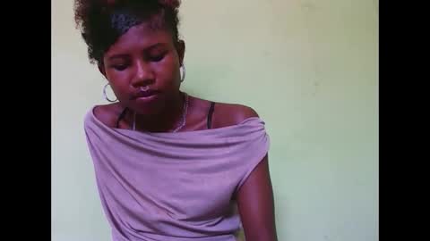 Snapshot of hasleyinah chatting on February 22, 2026, 8:13 am hasleyinah online show from February 22, 2026, 8:13 am