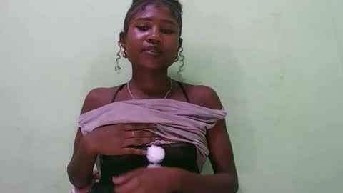 Snapshot of hasleyinah chatting on March 1, 2026, 7:05 pm hasleyinah online show from March 1, 2026, 7:05 pm