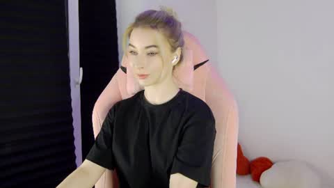 Anna online show from July 19, 2026, 10:24 pm