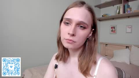 Mia online show from April 30, 2026, 2:23 pm