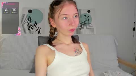 Lola online show from November 12, 2025, 8:59 am