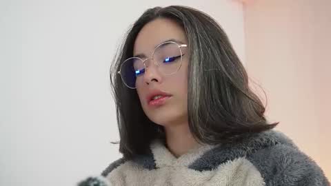 hawaiibliss_18 online show from February 5, 2026, 9:30 pm