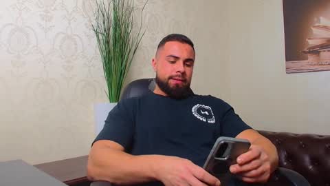 HayesWood online show from November 30, 2025, 5:55 am