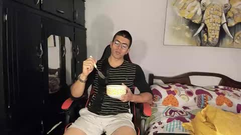 Snapshot of hazbinstudio chatting on October 16, 2025, 11:06 pm hazbinstudio online show from October 16, 2025, 11:06 pm