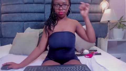 hazel_lanee online show from June 26, 2026, 6:29 am