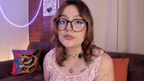 Snapshot of hazelbrownn23 chatting on November 6, 2025, 12:33 am Hazel Brown online show from November 6, 2025, 12:33 am