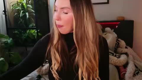 Hazeleo online show from January 11, 2026, 9:20 pm