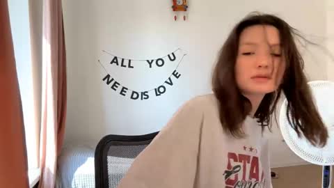 Snapshot of hazelhartshorn chatting on May 22, 2026, 11:38 am Kira online show from May 22, 2026, 11:38 am