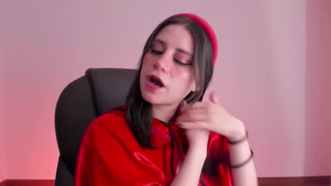 Snapshot of hazelkush00 chatting on October 17, 2025, 7:38 pm HazelKush online show from October 17, 2025, 7:38 pm