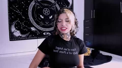 Snapshot of hazellwitch chatting on March 5, 2025, 1:28 pm Hazell Witch online show from March 5, 2025, 1:28 pm