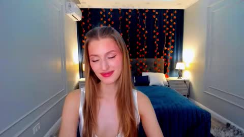 heartedlove_1 online show from November 19, 2025, 4:12 am